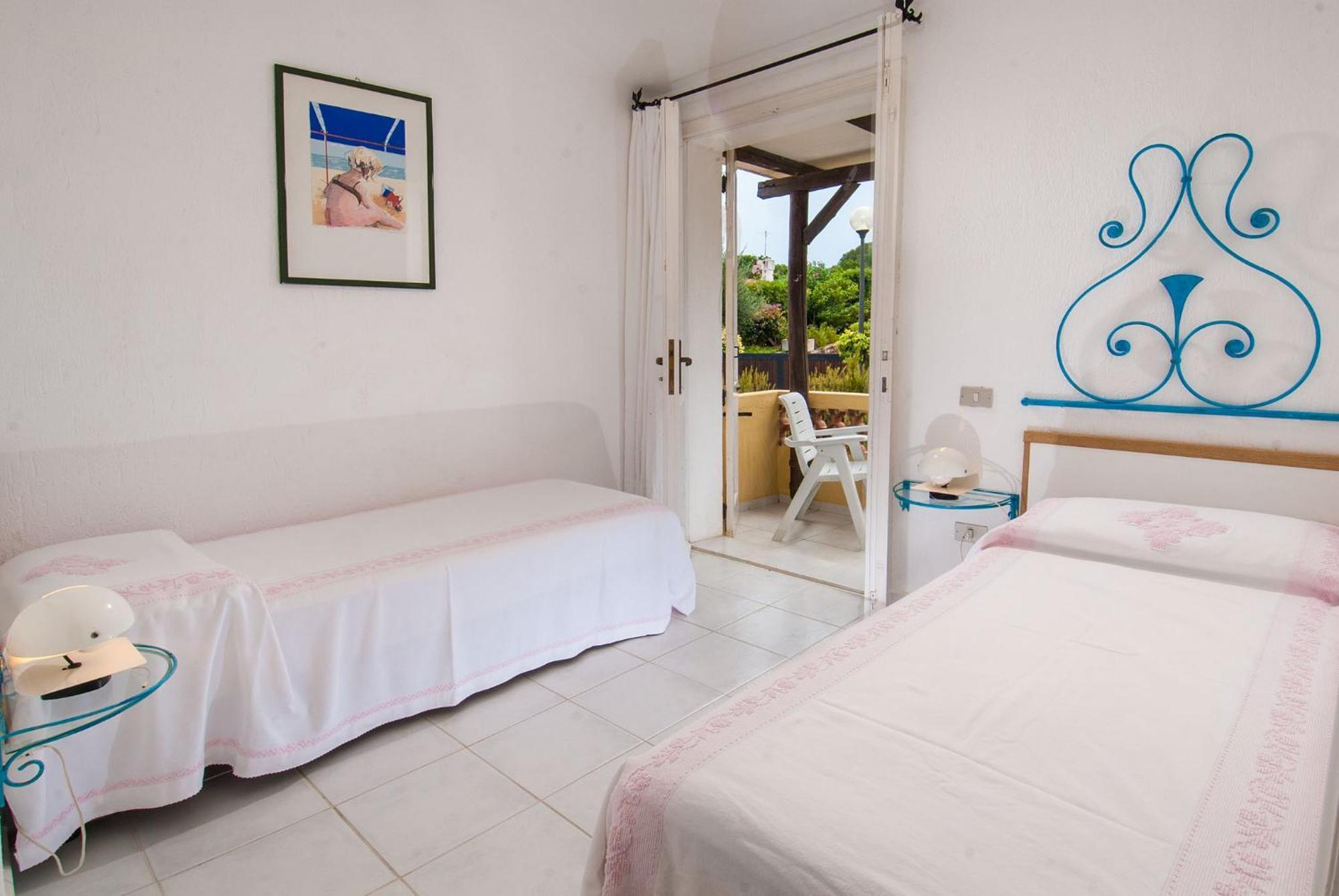 Hotel Punta Est Байя Сардиния Экстерьер фото